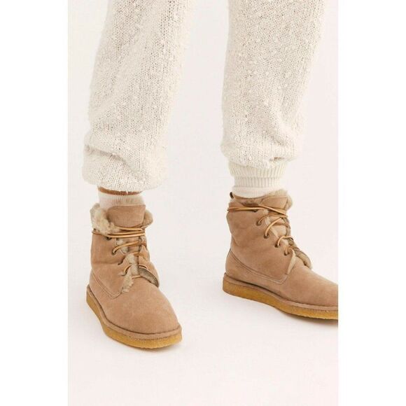 NEW FREE PEOPLE X PUNTO PIGRO Sz 40 FUR AVALANCHE LACE UP BOOTIES TAN - Picture 1 of 5